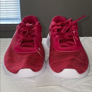 Youth Nike Tanjun GS in Rush Pink. Size 3.5